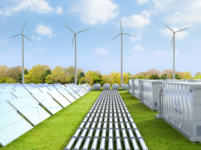 Immagine di anteprime, campo con pannelli solari e turbine eoliche, affiancati da container per l’accumulo di energia