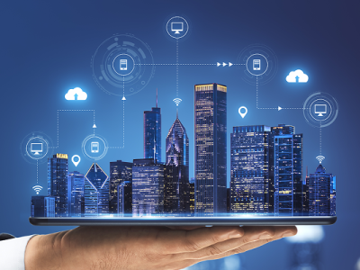 smart city in rilievo su tablet sorretto da una mano