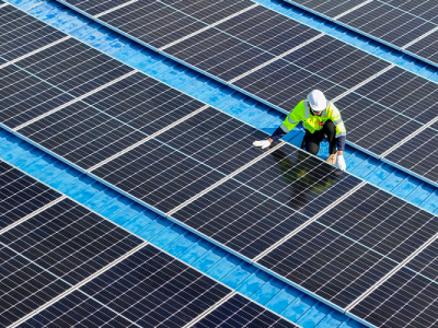 Anteprima articolo con pannelli fotovoltaici Huawei su tetto, simbolo di energia solare efficient